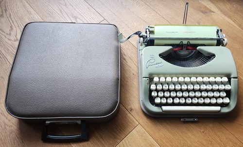Tolle vintage schreibmaschine - tolle, vintage-schreibmaschine