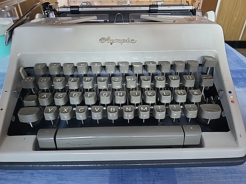 Schreibmaschine olympia mit - olympia,