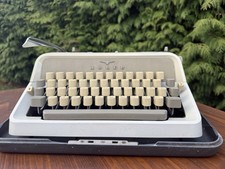 Vintage Schreibmaschine Adler