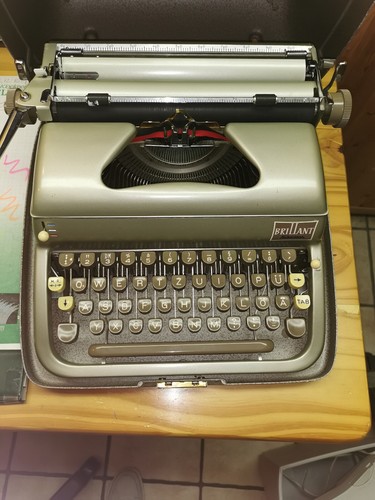 Vintage kofferschreibmaschine - vintage,