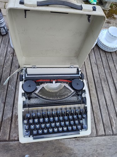 Alte kofferschreibmaschine - alte,